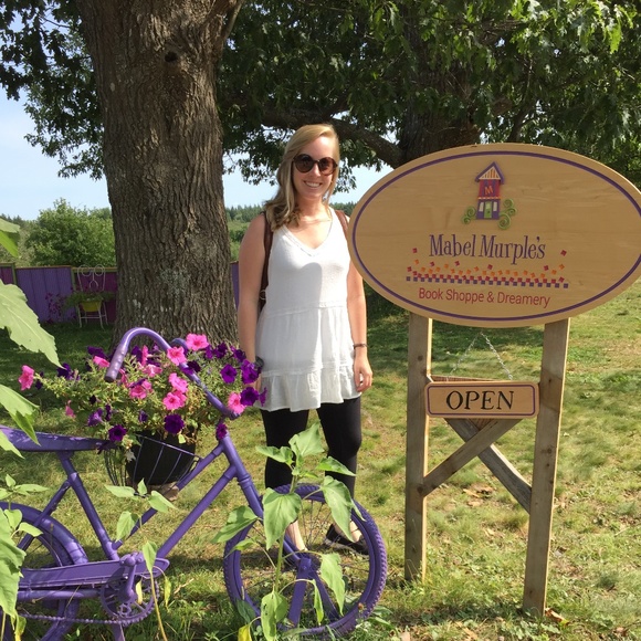 Meet your Posher, Amy - Picture 1 of 1